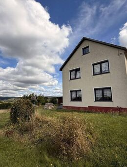 Zweifamilienhaus mit großem Grundstück und Panoramablick - Adorf (Vogtland)