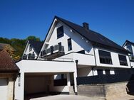 Erstbezug! Familienfreundliche Doppelhaushälfte mit kleinem Garten, Dachterrasse und Doppelcarport - Bessenbach