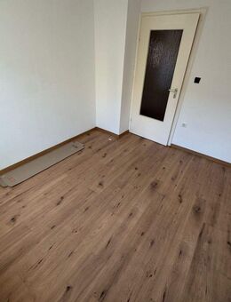 geräumige, renovierte 3-Zi-Whg. in ruhiger Lage mit Balkon - Bad Königshofen (Grabfeld)