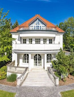 Klassisch-elegante Villa an begehrter Adresse - München