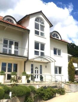 Aussergewöhnliche Wohnung in Berglage - teilmöbliert - Amberg