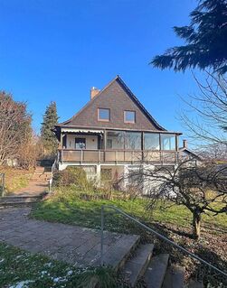 Sanierungsbedürftiges Zweifamilienhaus in traumhafter Lage in Fürth-Vach