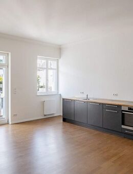 Drei Zimmer mit Kaminofen in Friedrichshain - Berlin