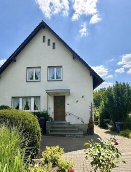 Freistehendes Einfamilienhaus mit außerordentlich großem Grundstück - Leverkusen