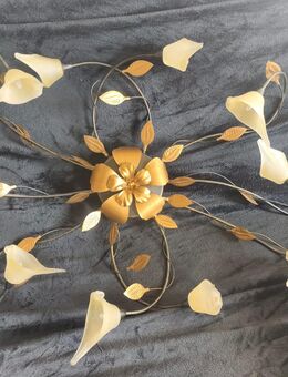 Schöne schwarz goldene Deckenlampe mit Callablüten als Lampenfassung - Kirchheim (Thüringen)