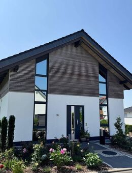 Teilmöbliert: Repräsentatives EFH in Habichtswald mit EBK - Habichtswald