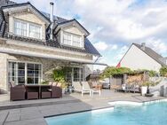 Exklusives Einfamilienhaus mit beheiztem Außenpool * Gesamtfläche 255 m² * große Terrasse * Sauna * Kamin * Solarther... - Langenfeld (Rheinland)