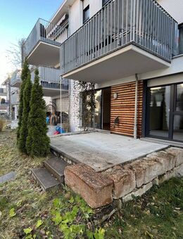 Neuwertige und Preiswerte 2,5 Zi. Hochpatere- Wohnung mit gehobener Ausstattung in Backnang - Backnang