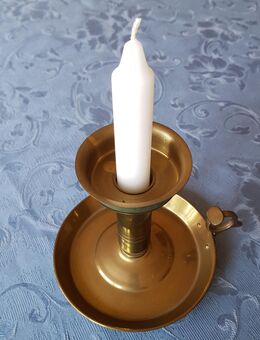 Kerzenhalter Kerzenleuchter Kerzenständer mit Ring-Handhabe (Griff), Messing, Höhe 12 cm, Durchmesser unten 13 cm - Hamburg Wandsbek