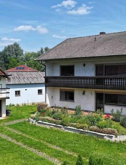 Charmantes Zweifamilienhaus mit großem Garten - Sanierungsobjekt in ruhiger Lage - Deining