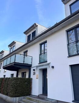 Ruhige 3-Zimmer-Wohnung mit Balkon und eigenem Stellplatz - Hamburg