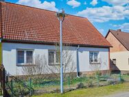 Einzug kurzfristig möglich, großes Grundstück, kernsaniert 1997, Garagen, Ausbaureserve im DG - Müncheberg