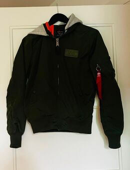 Alpha Industries Jacke mit Kapuze - Größe XS - Hamburg Bergedorf