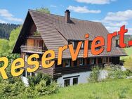 Malerisch gelegenes Landhaus in herrlicher Panoramalage auf einem 3.689 m² großen Südhanggrundstück - Titisee-Neustadt