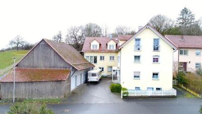 Mehrfamilienhaus mit 3 Wohneinheiten und Nebengebäude