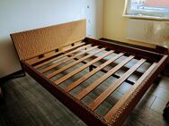 Doppelbett -Gestell braun Korbgeflecht abzugeben - Berlin Charlottenburg-Wilmersdorf