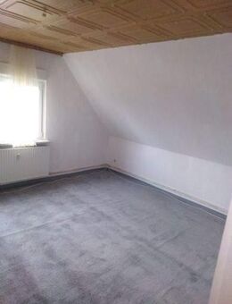 Sehr günstige Dachgeschosswohnung - Duingen