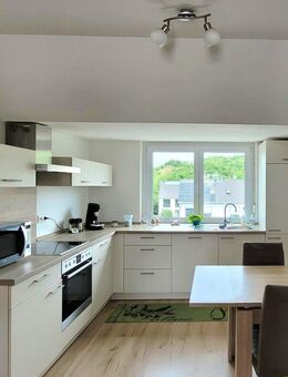 Lichtdurchflutete, super geschnittene DG-Wohnung in Schwabelweis - ankommen und wohlfühlen! - Regensburg