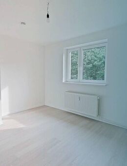 ERSTBEZUG NACH SANIERUNG: Helle 2-Zimmer-Wohnung mit BALKON - Lügde (Stadt der Osterräder)