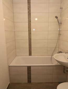 Pack die Badehose ein...helle 3-RW mit Wanne u. Balkon!!! - Freiberg