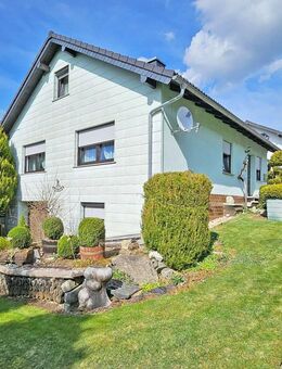 Attraktives EFH mit Garten & Garagen - Ludwigsstadt