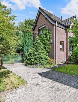 Gartenidylle trifft Gemütlichkeit - liebevoll gepflegte Doppelhaushälfte mit ansprechender Raumaufteilung in Bochum Wiemelhausen - Bochum