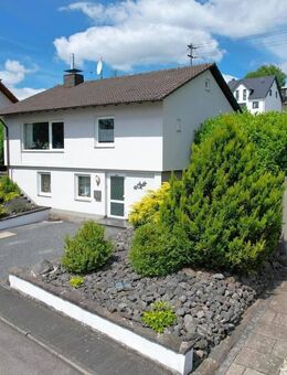 Ruhig gelegenes, freistehendes Haus mit Garten, Gartenhaus, Terrasse und Garage in Oberbettingen - Oberbettingen