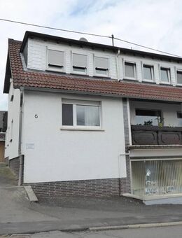 Gepflegtes Wohn- und Geschäftshaus mit zwei Wohneinheiten und Ladeneinheit in zentraler Lage! - Birstein
