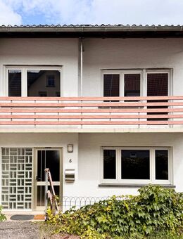 Solides Einfamilienhaus mit drei Schlafzimmern, Balkon, Keller und Garage - Blieskastel