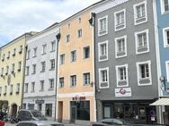 Stadthaus am Stadtplatz Vilshofen - 3 Wohneinheiten ca 122 m², 1 Gewerbeeinheit mit ca. 180 m² im EG - Vilshofen (Donau)