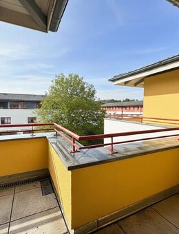 Lichtdurchflutete Dachgeschoss-Wohnung mit zwei Terrassen im Herzen von Nuthetal - Nuthetal