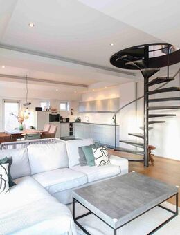 Lichtdurchflutete Rarität über den Dächern Hamburgs, mitten in Winterhude - Hamburg