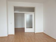 Balkon, 2 Bäder mit Dusche+Wanne+Fenster, neue Heizung und Stellplatz am Haus im sanierten Altbau - Lauter-Bernsbach
