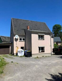 Idyllisch gelegenes 5-Zimmer Einfamilienhaus mit Wanne, Dusche und Garage im schönen Erzgebirge - Lichtenberg (Erzgebirge)