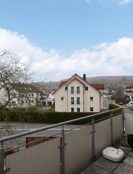 Wohntraum im Dachgeschoß - Geräumige 3-Zimmer-ETW mit Balkon und Garage in Forchheim - Forchheim (Bayern)