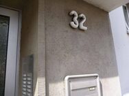 Ich bin ab sofort zu haben - große 2-Zimmerwohnung mit Laminatboden - Krefeld