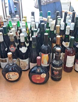 ca. 100 verschiedene flaschen wein aus einer auflösung - Wuppertal