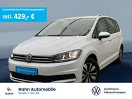 VW Touran, 1.5 TSI Move, Jahr 2023 - Niefern-Öschelbronn