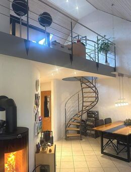 KILIAN IMMOBILIEN! EXKLUSIVE 3 ZI. GALERIE-WOHNUNG MIT 95 M² WFL. IN BERNLOHE - ROTH! GARTEN * WÄRMEPUMPE * FUSSBODENHEIZUNG * EBK * KAMINOFEN - Roth (Bayern)