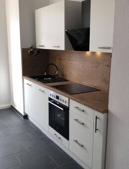 Modernisierte 2 Zimmer Wohnung mit neuer Einbauküche - Leipzig