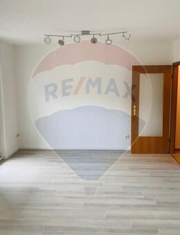 Charmante 1-Zimmer-Wohnung mit Balkon, separater Küche und Bad in Suhl zu verkaufen - Suhl