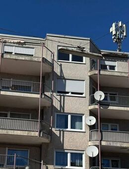 Schöne gepflegte Eigentumswohnung mit 65 m² Wohnfläche und Stellplatz in Schwalbach - Schwalbach