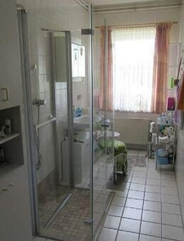 Sonnige 3-Zi-EG-Whg mit Terrasse, 4-Familienhaus, Garage inklusiv - Goldbeck