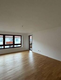 EBZ nach Sanierung: ruhig u. naturnah gelegene großzügige 3 ZKB mit 2 Balkonen in kleiner Wohnanlage - Königsbrunn