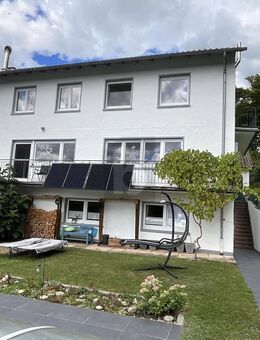 TRAUMHAFTER BLICK IN SÜDHANGLAGE MIT POOL - Neuenbürg