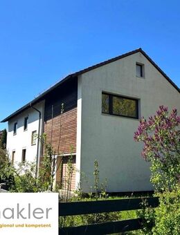 Naturnahes Wohnen: Attraktives Zweifamilienhaus bei Naila mit idyllischem Umfeld - Naila