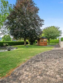 PROVISIONSFREI - Einfamilienhaus mit herrlichem Garten, Wintergarten und 2 Garagen - Mühlheim (Donau)