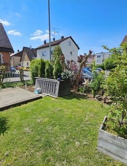 Charmantes Einfamilienhaus mit ausbaufähiger Bühne, Garten, großem PKW-Stellplatz - Göppingen