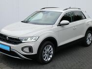 VW T-Roc, 1.5 TSI Life 150PS, Jahr 2023 - Nidderau