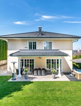 Ruhiges Landidyll: Großzügige Villa mit hochwertiger Ausstattung und traumhaftem Garten - Icking